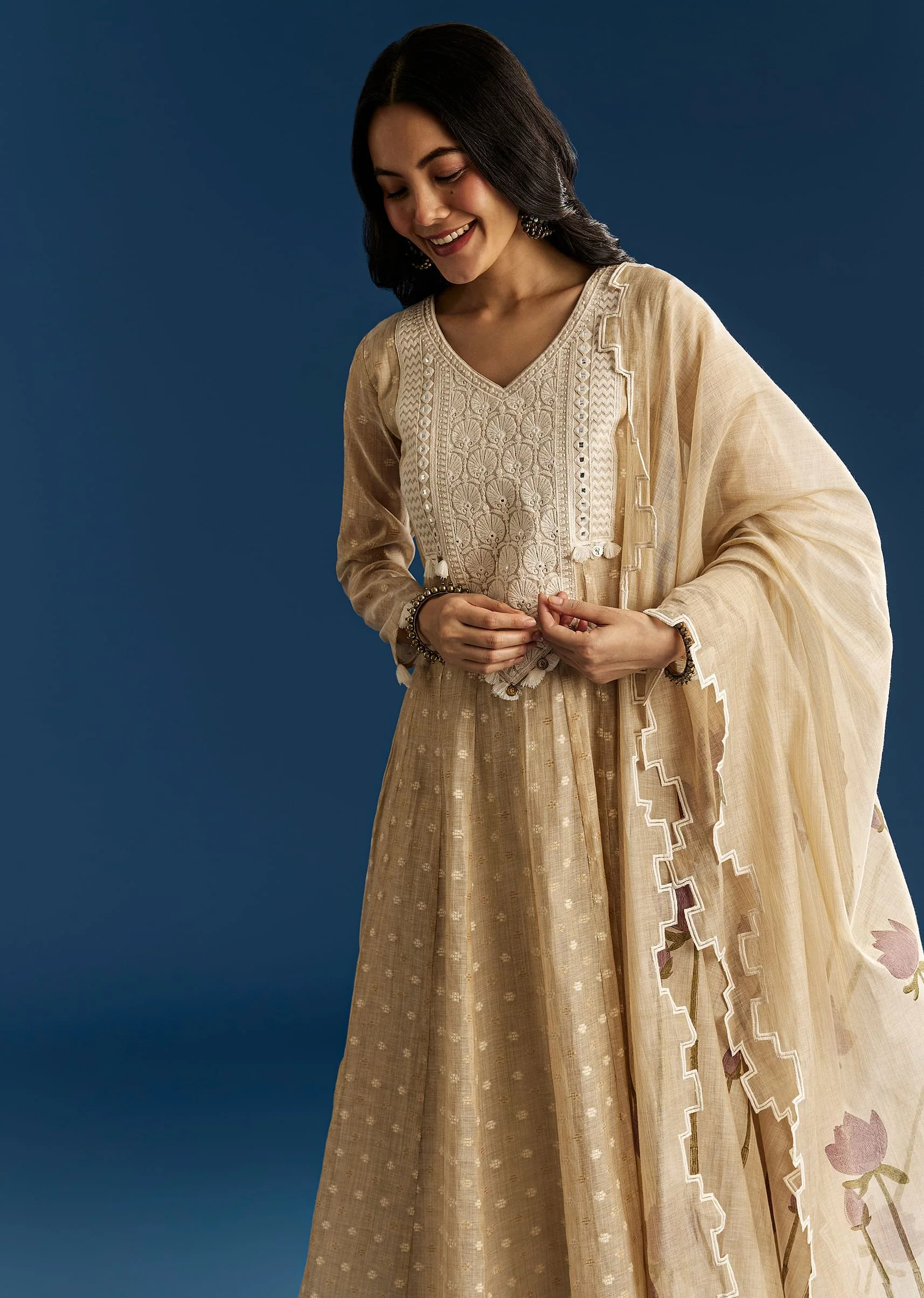 Beige Jamdani Anarkali Set With Thread Work Yoke And Floral Dupatta - Image 4