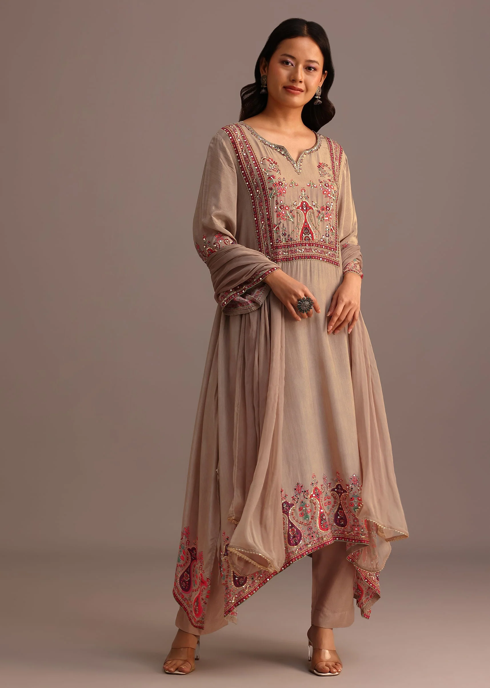 Beige Printed Kurti Pant Set With Chiffon Dupatta - Image 3