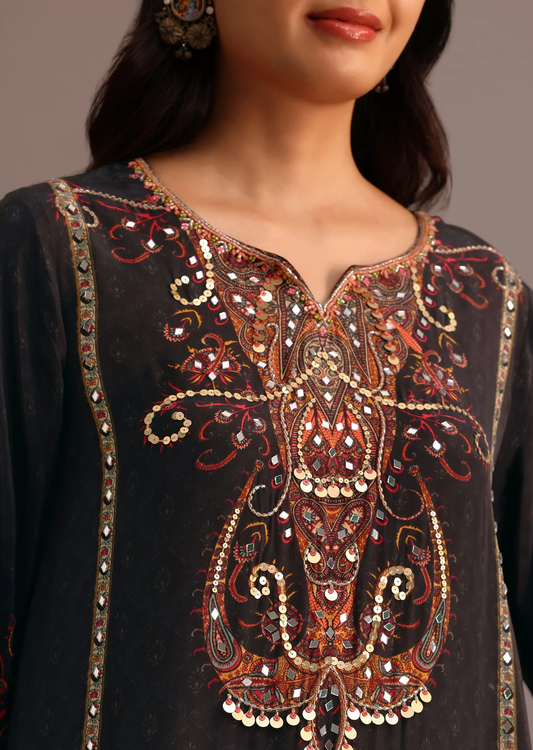 Black Printed Kurti Pant Set With Chiffon Dupatta - Image 2