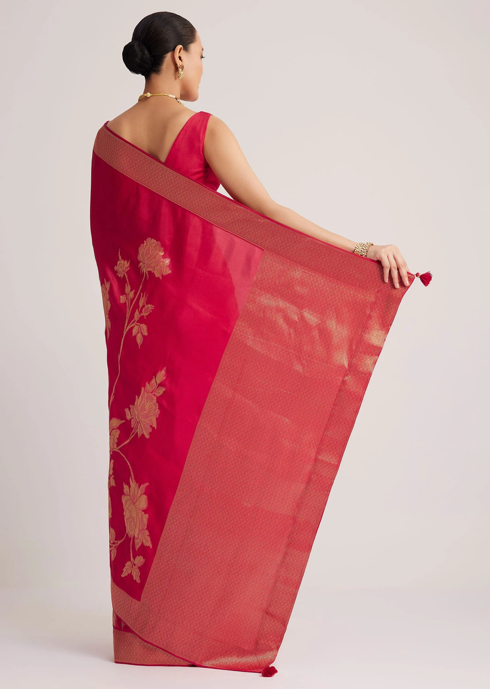 Fusia Pink Dola Silk Saree With Woven Floral Motifs - Image 4