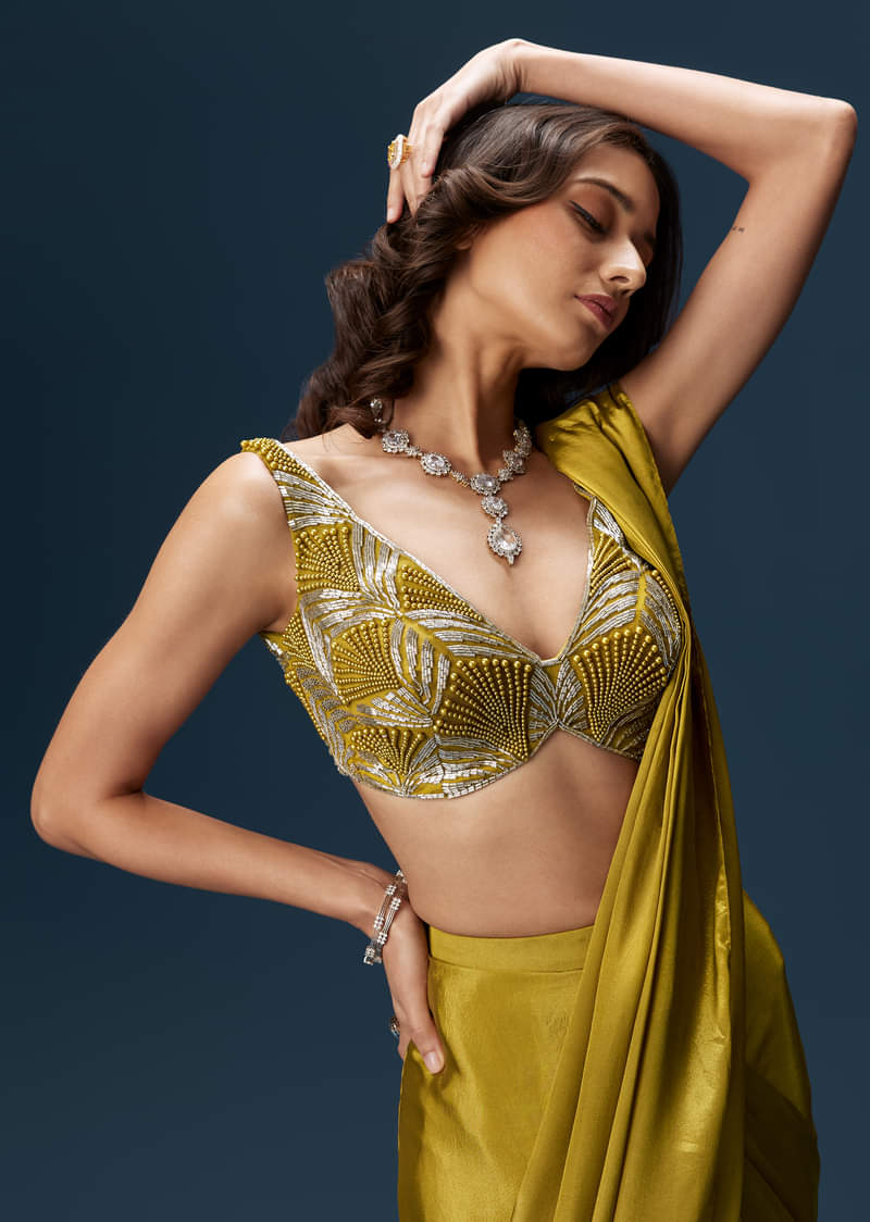 Green Drape Saree With V Neck Blouse And Belt - Image 3