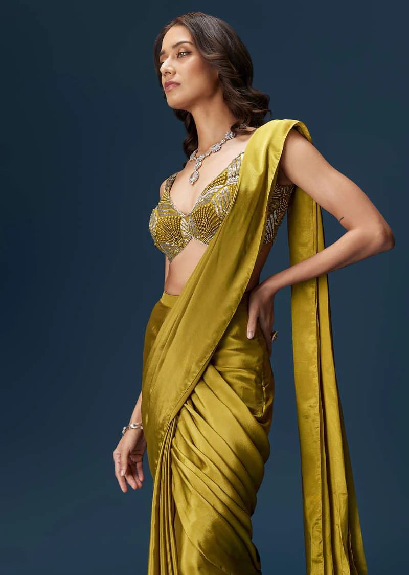 Green Drape Saree With V Neck Blouse And Belt - Image 5