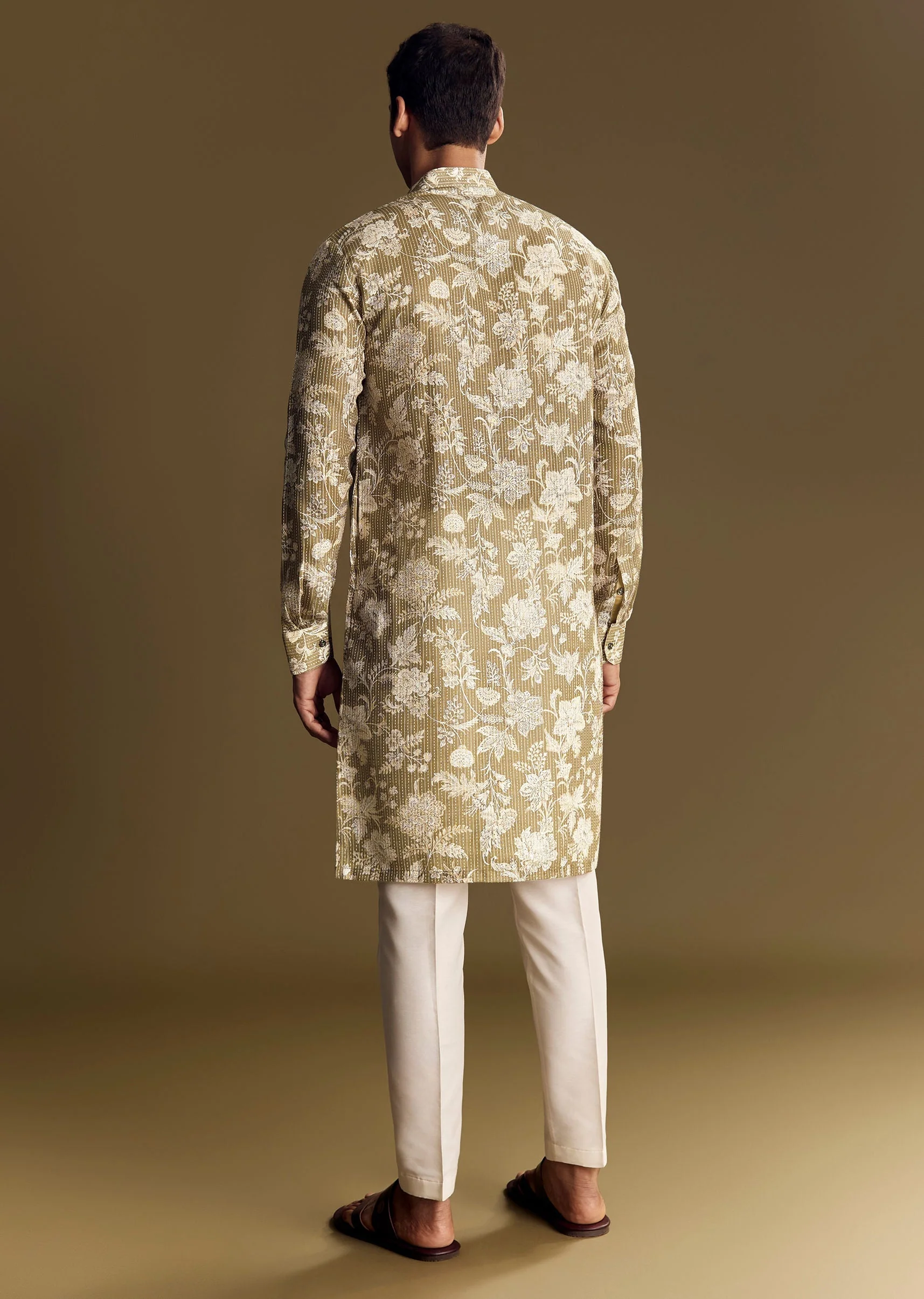 Green Linen Kurta Set With Kantha Embroidery - Image 5
