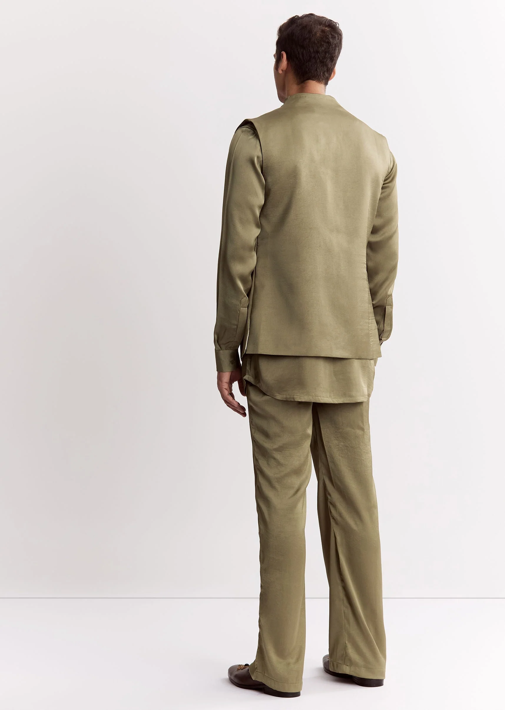 Green Silk Kurta Set With Gotta Embroidered Jacket - Image 5