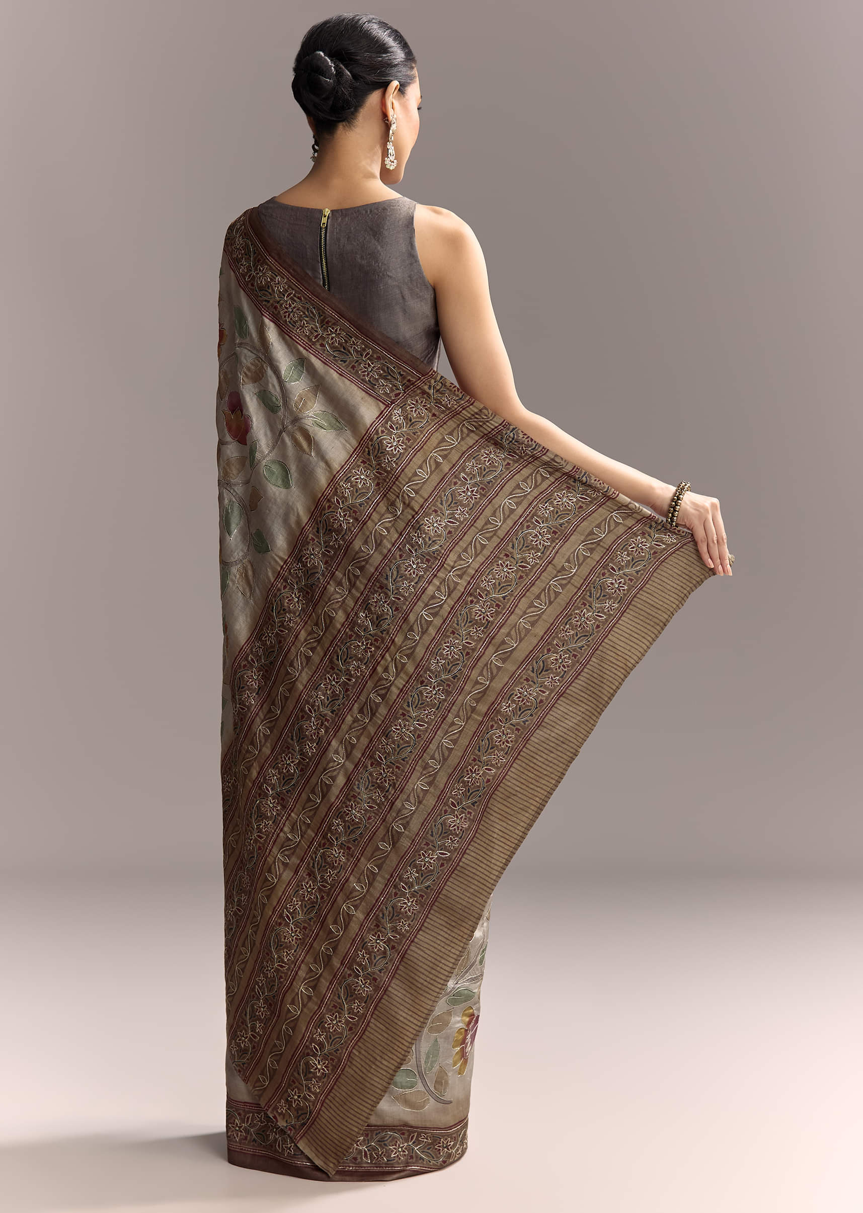 Grey Cotton Hand Painted Saree With Contrast Border - Image 4