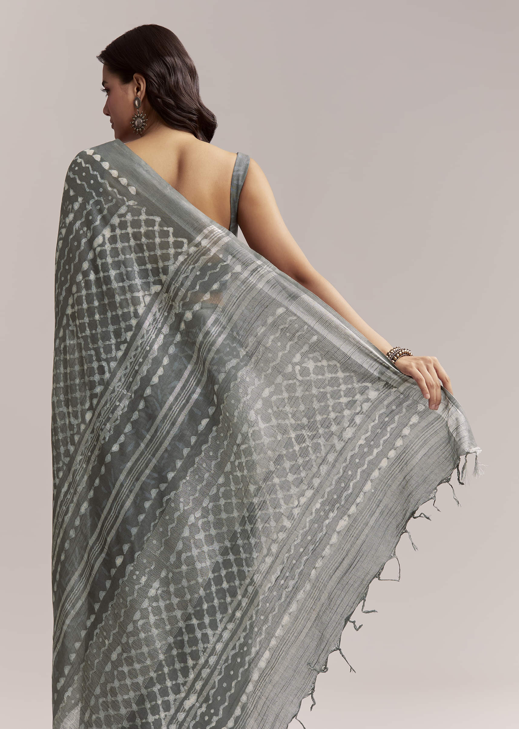 Grey Linen Printed Saree With Authentic Ajrakh Geometric Print - Image 6