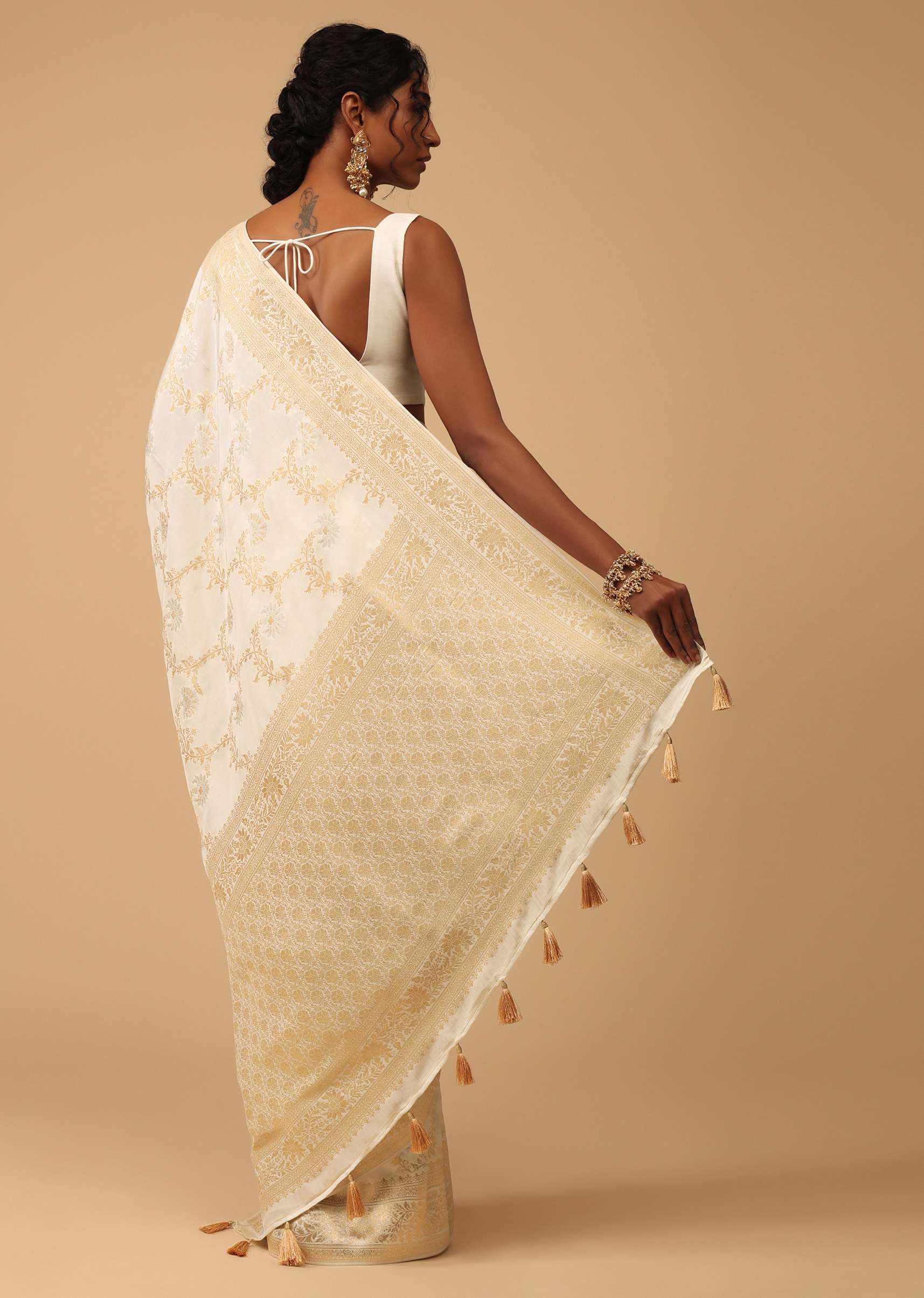 Ivory White Dola Silk Saree With Silver And Gold Jaal Embroidery In Floral Pattern - Image 5