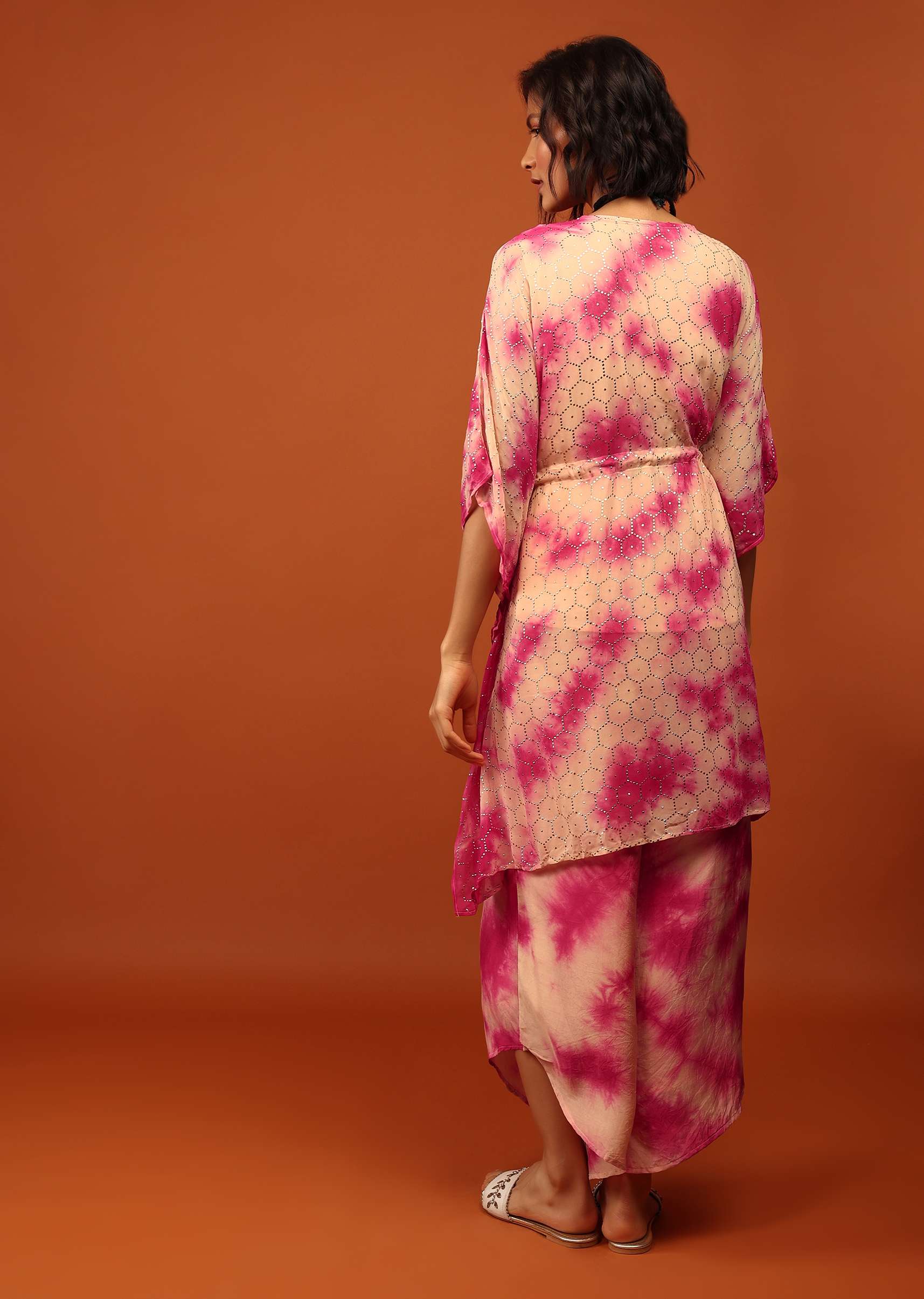 Candy Pink Tie Dye Kaftan Set In V Neckline With A Tie-Up Tassel Dori At The Front - Image 7