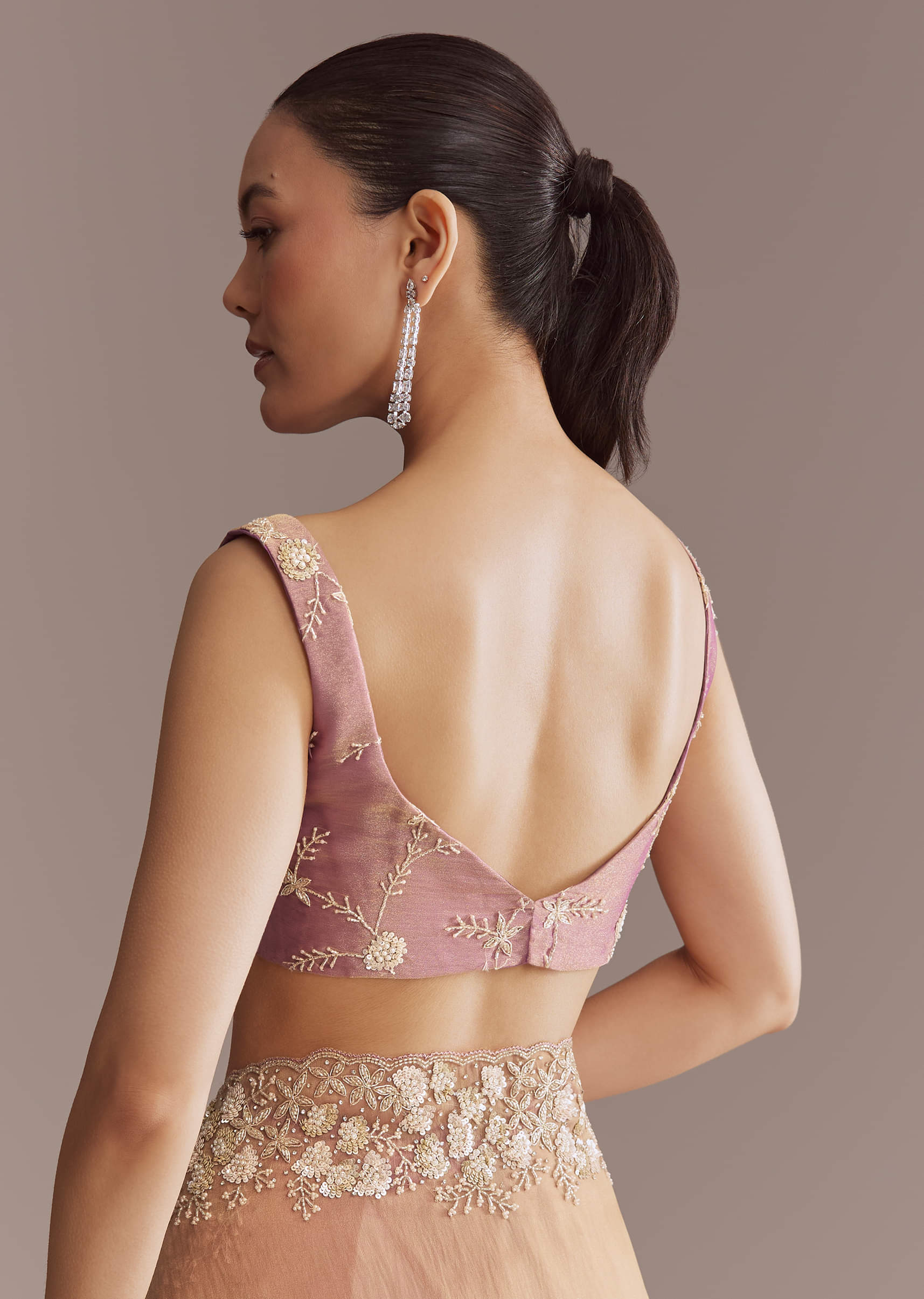 Pink Tissue Saree With Heavy Floral Embroidered Border - Image 7