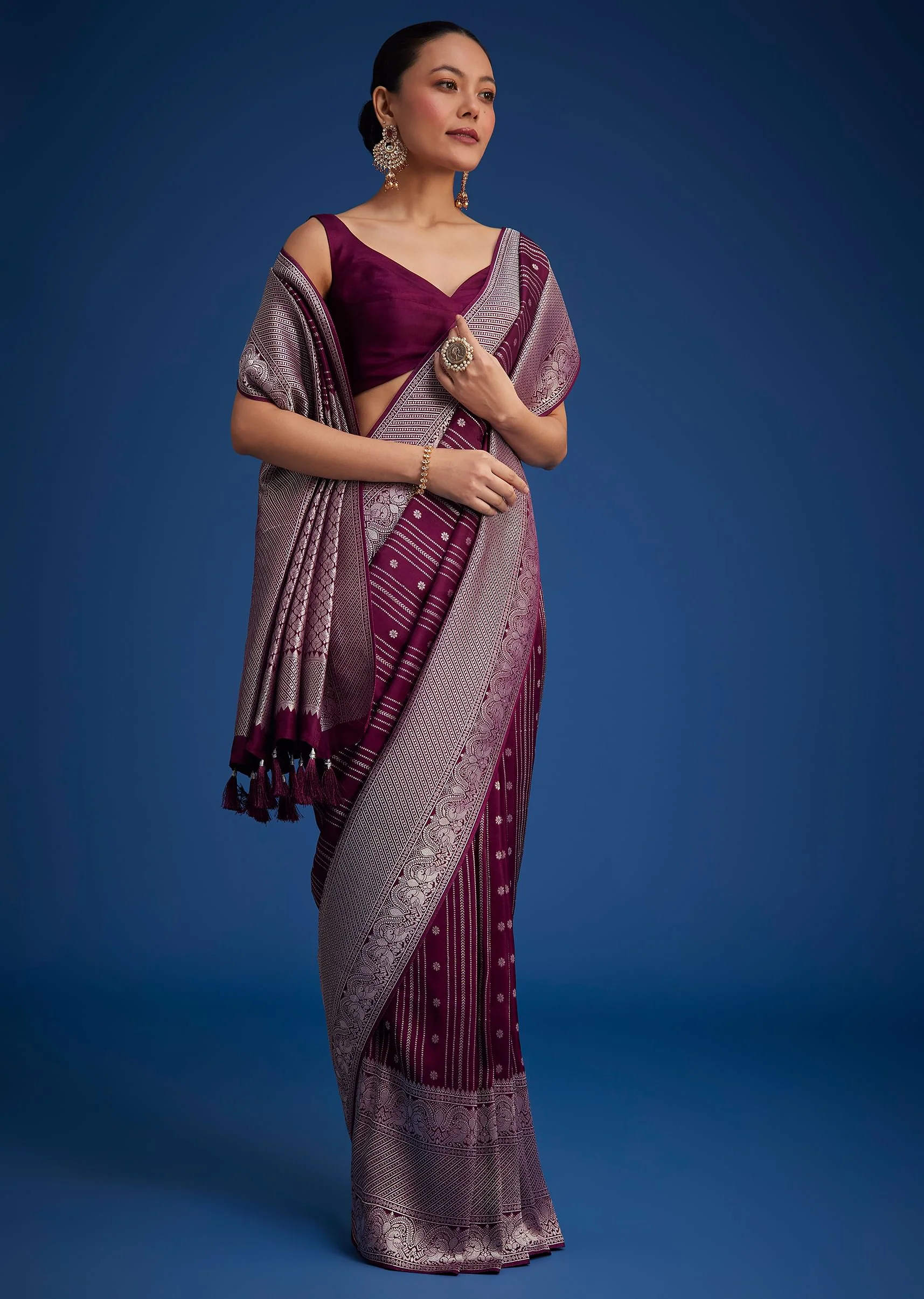Purple Dola Silk Saree With Zari Woven Floral And Geometric Patterns - Image 5