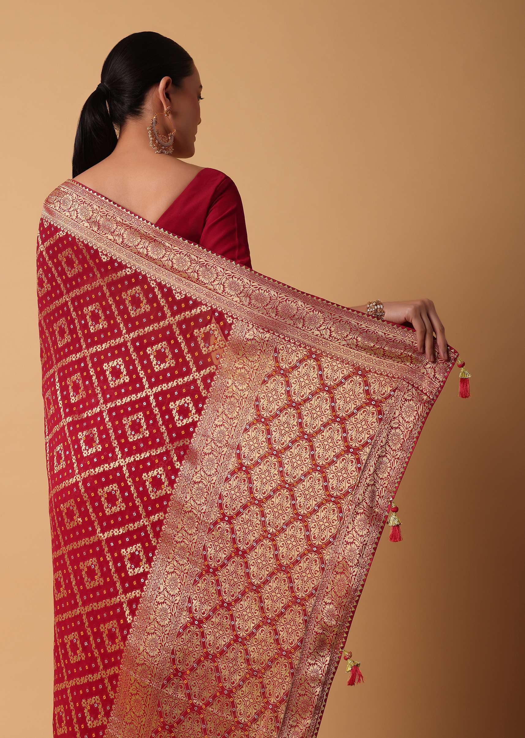 Red Banarasi Georgette Saree With Bandhani Weave And Unstitched Blouse Piece - Image 7
