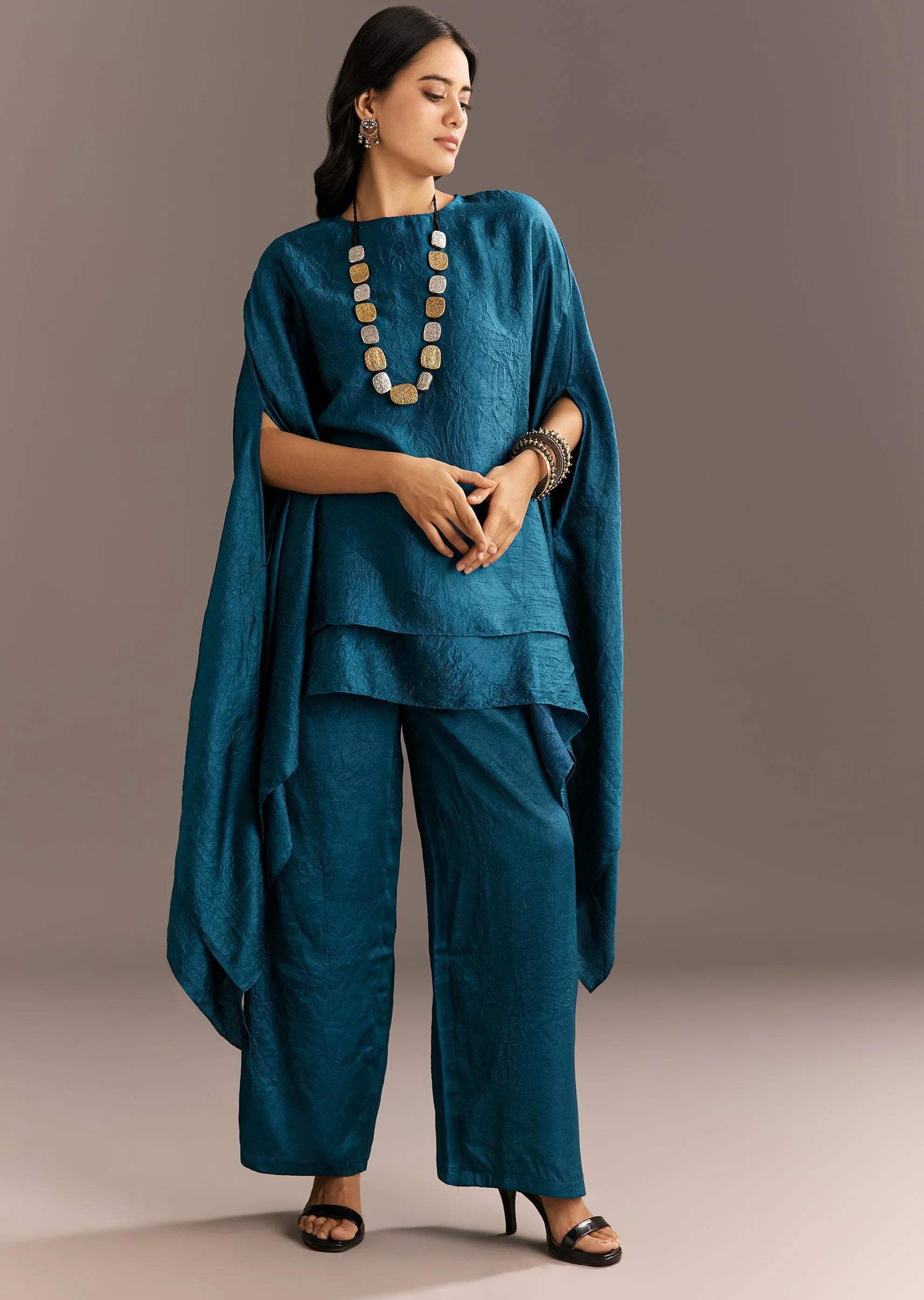 Teal Blue Crush Silk Kaftaan Set Styled With Stone Neckpiece - Image 3