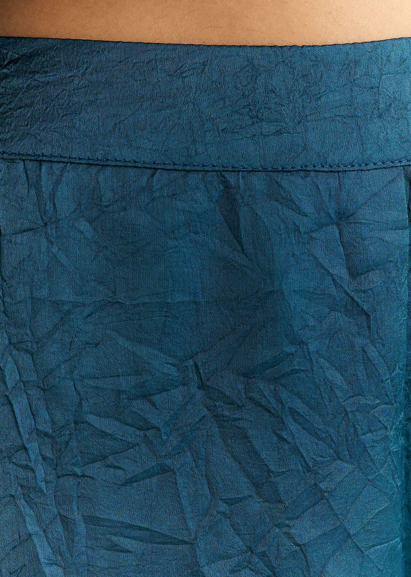 Teal Blue Crush Silk Kaftaan Set Styled With Stone Neckpiece - Image 6