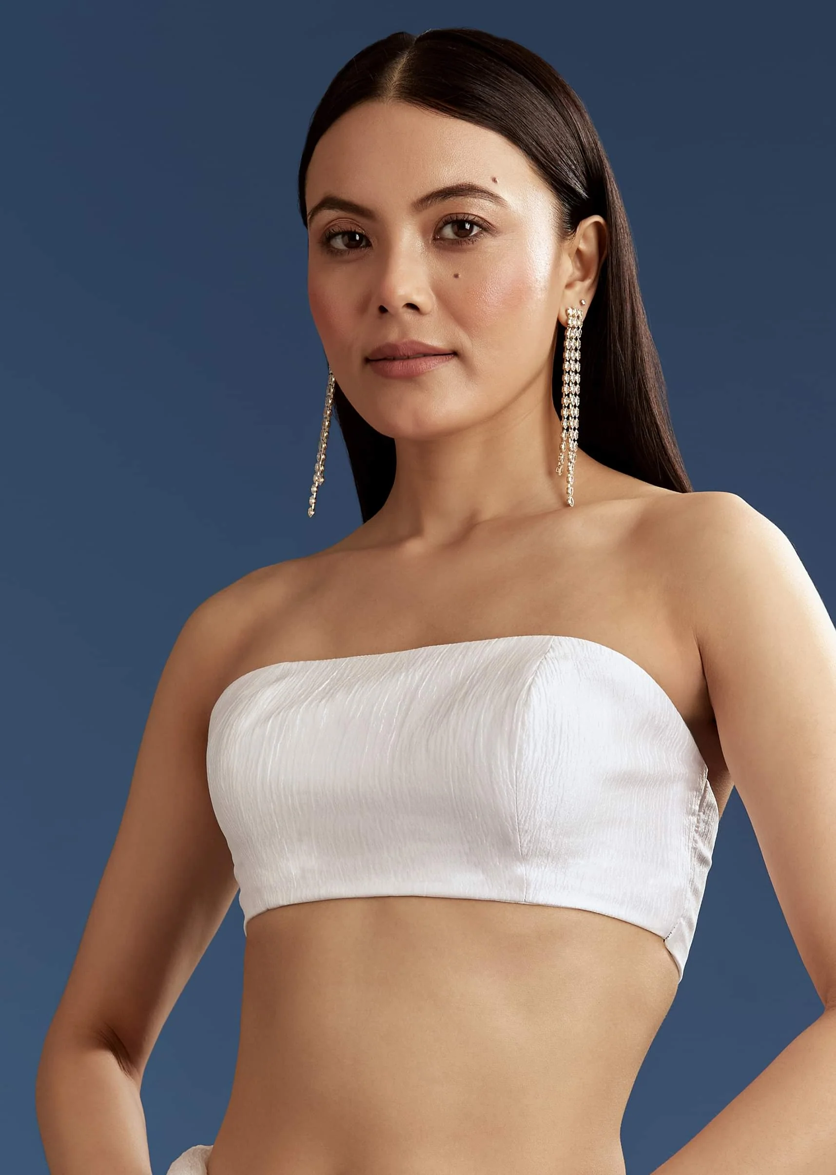White Crushed Tissue Cutdana And Sequin Embroidered Saree - Image 7