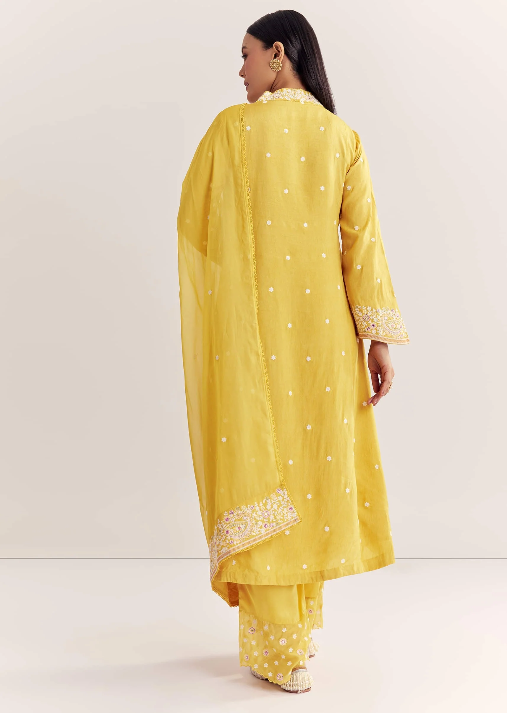 Yellow Silk Kurta Set With Thread Work And Organza Dupatta - Image 5